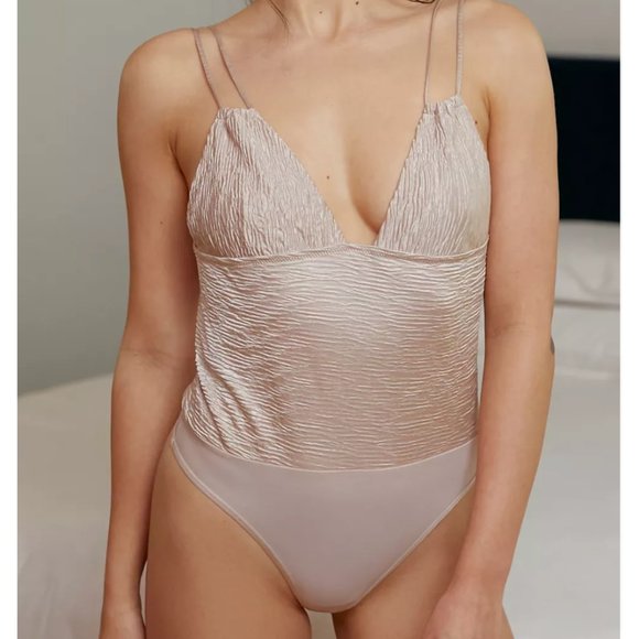 NWT UO Satin Textured Plisse Scoop-Back Bodysuit - Picture 2 of 3